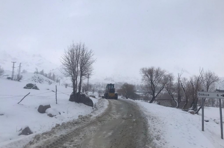 Şırnak'ta kar nedeniyle 3 köy yolu ulaşıma kapandı