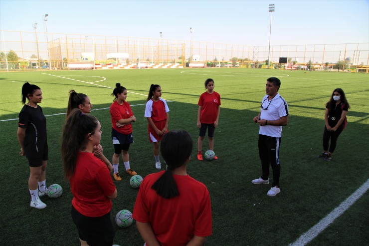 Şanlıurfa'da genç kızların futbola ilgisi artıyor