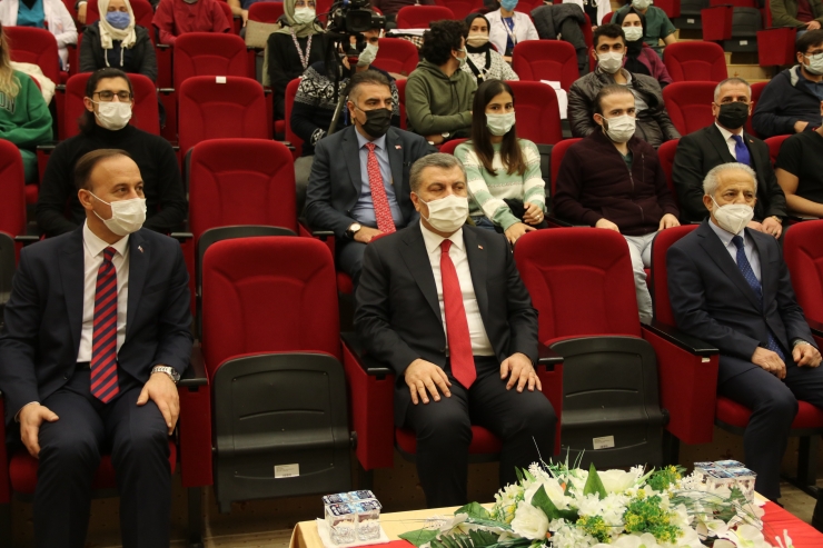 Sağlık Bakanı Koca, Şanlıurfa'da tıp fakültesi öğrencileriyle buluştu: