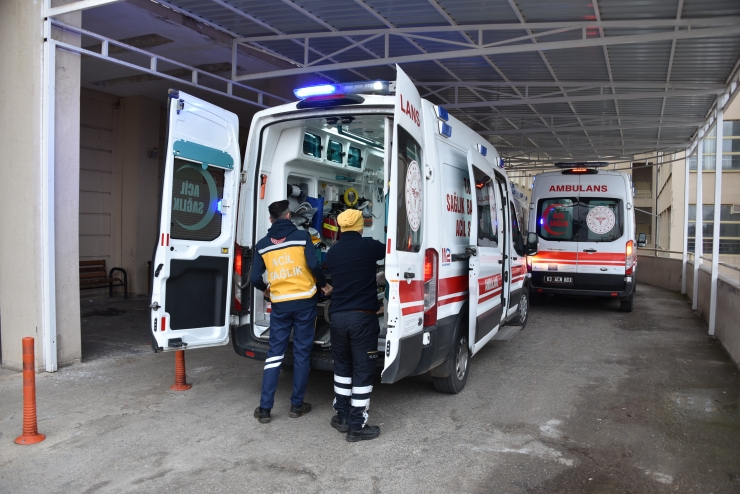 Şanlıurfa'da 2 otomobilin çarpışması sonucu 10 kişi yaralandı