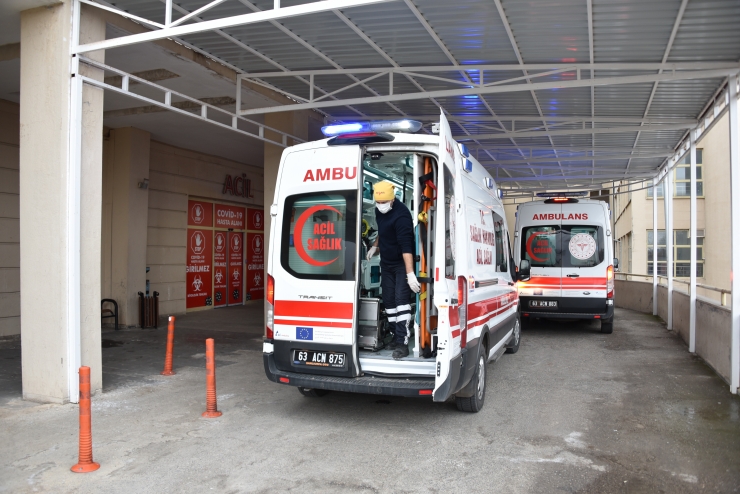 Şanlıurfa'da 2 otomobilin çarpışması sonucu 10 kişi yaralandı