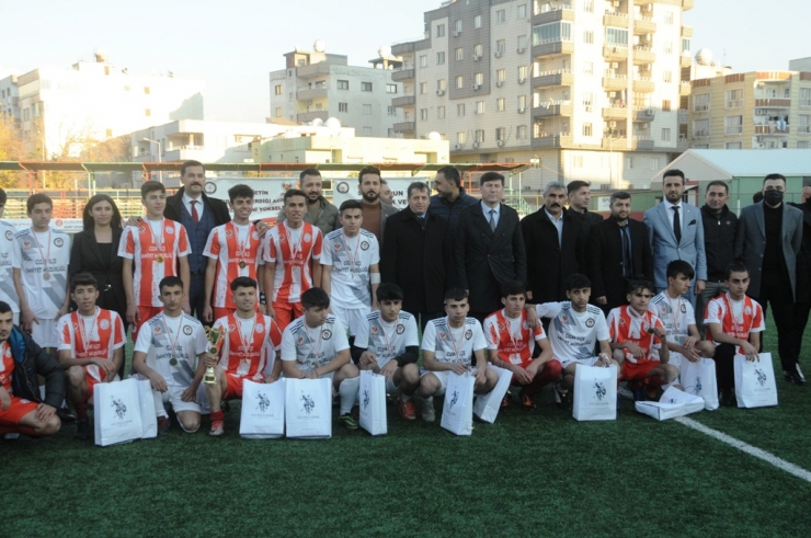 Cizre Emniyet Müdürlüğü, liseler arası futbol turnuvası düzenledi