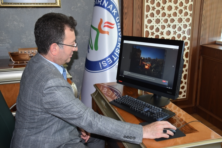 ŞÜ Rektörü Prof. Dr. Erkan, AA'nın "Yılın Fotoğrafları" oylamasına katıldı