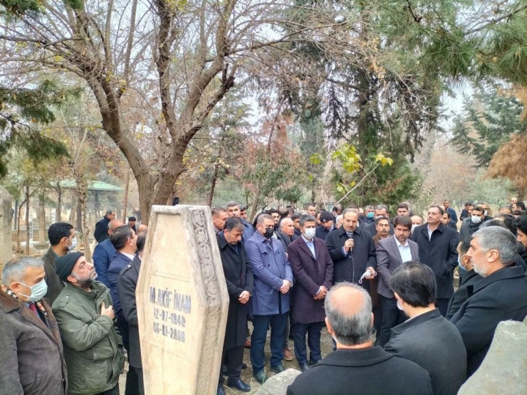 "Kudüs şairi" Mehmet Akif İnan, Şanlıurfa'daki mezarı başında anıldı
