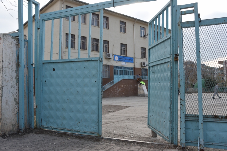 Şanlıurfa'da okul kapısını çalan 3 şüpheliden biri tutuklandı