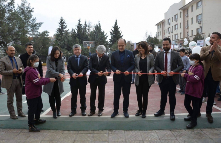 Şanlıurfa'da spor salonu ve basketbol sahasının açılışı yapıldı