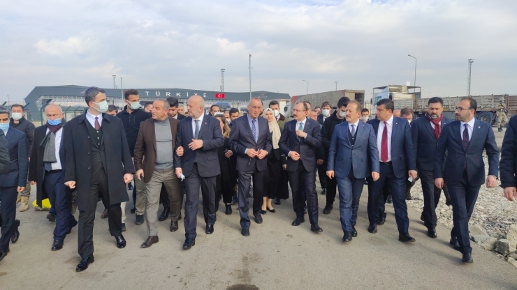 Ticaret Bakanı Mehmet Muş, Habur Sınır Kapısı'nda incelemelerde bulundu