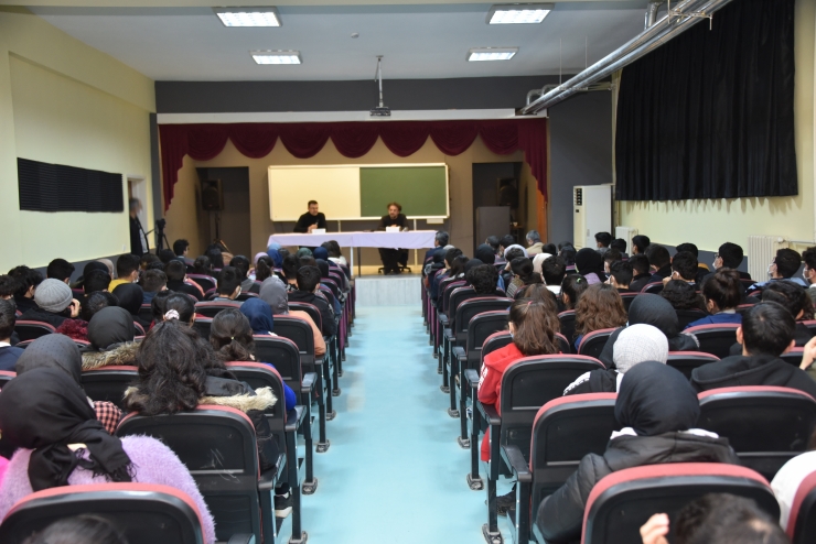HRÜ akademisyenleri Siverek'te öğrencilerle buluştu
