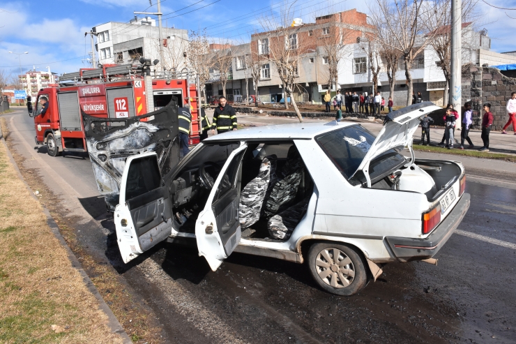 Şanlıurfa'da seyir halinde yanan otomobilde hasar oluştu