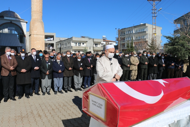 Vefat eden Kore gazisi Mahmut Uçan, Adıyaman'da son yolculuğuna uğurlandı