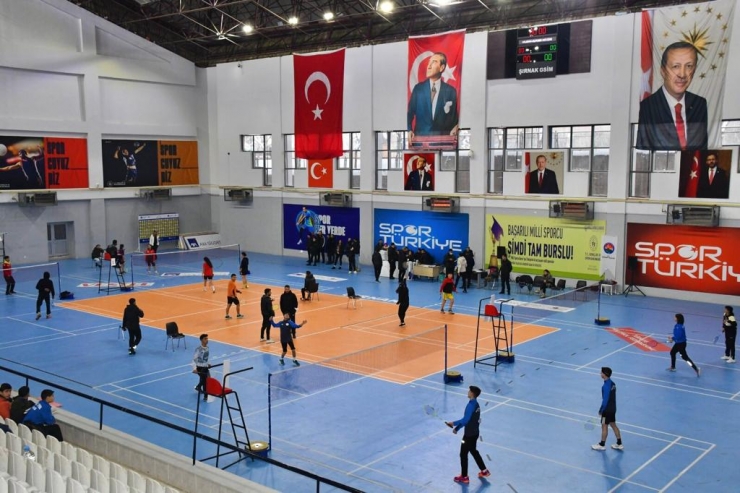 Badminton Bölge Gençler Grup Müsabakaları, Şırnak'ta başladı