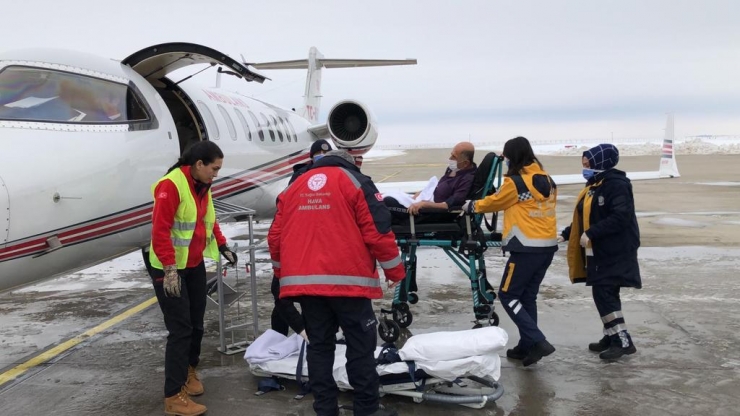 Adıyaman'da 54 yaşındaki hasta, ambulans uçakla Erzurum'a sevk edildi