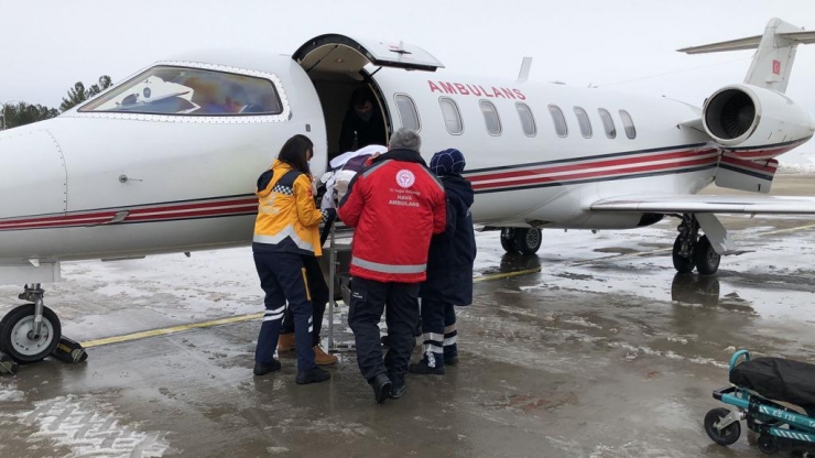 Adıyaman'da 54 yaşındaki hasta, ambulans uçakla Erzurum'a sevk edildi