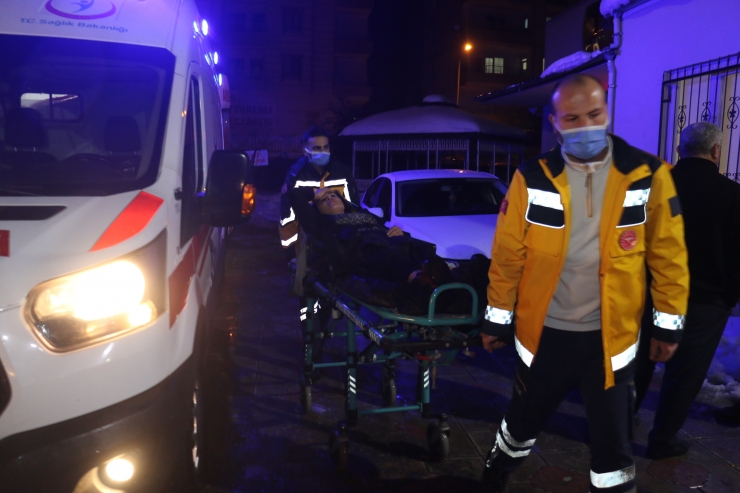 Adıyaman'da sobadan sızan gazdan etkilenen 5 kişi hastaneye kaldırıldı