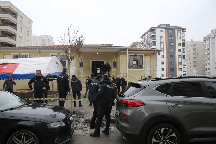 Şanlıurfa'da taziye evinde çıkan silahlı kavgada 3 kişi yaralandı