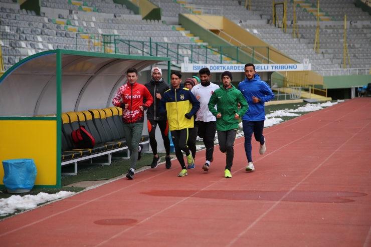 Milli atletler, uluslararası organizasyonlar öncesi Şanlıurfa'da form tutuyor