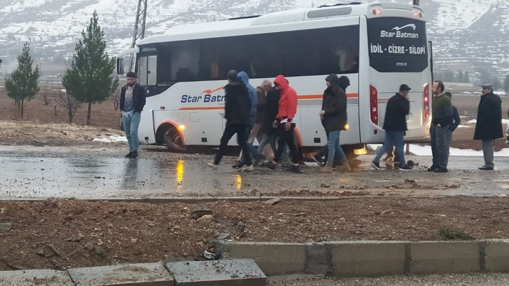 Batman'da refüje çarpıp karşı şeride geçen otobüsteki 2 kişi yaralandı