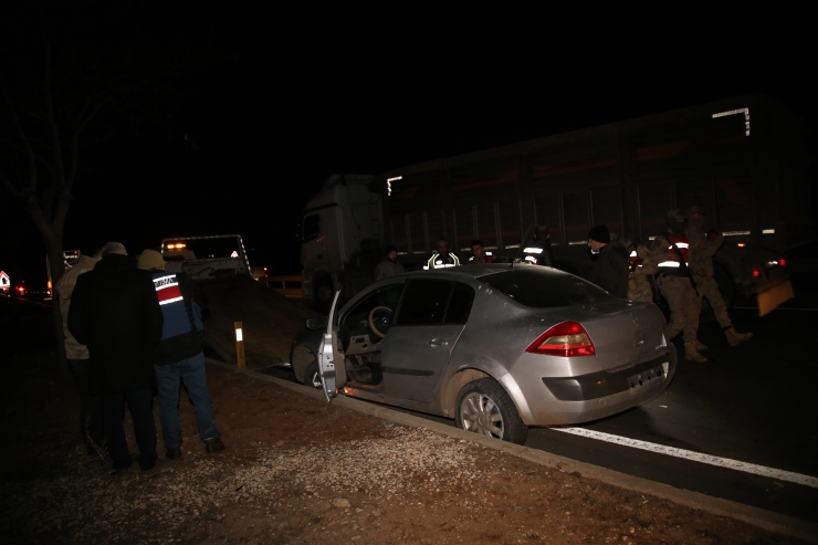 Şanlıurfa'da otomobile düzenlenen silahlı saldırıda 2 kişi öldü