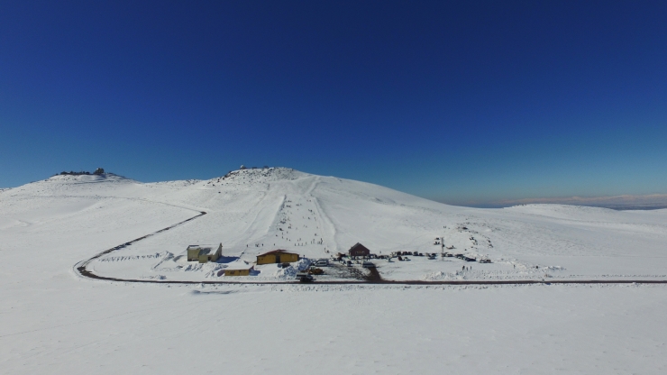 Karacadağ Kayak Merkezi'nde sömestir tatili yoğunluğu yaşanıyor