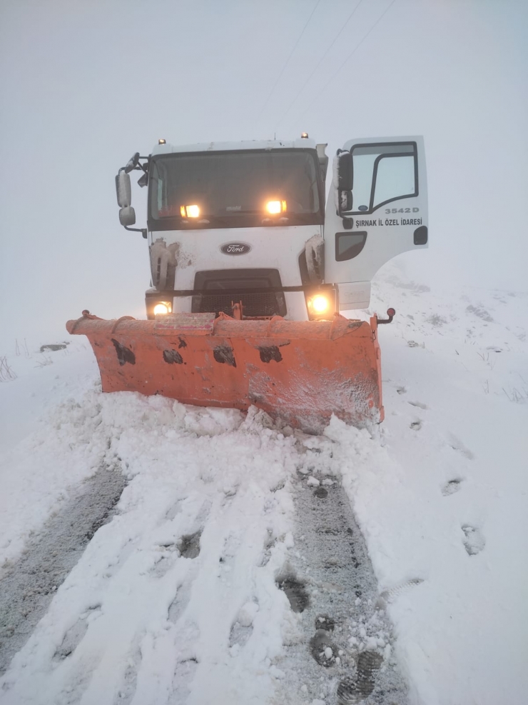 Şırnak'ta kar nedeniyle 2 köye ulaşım sağlanamıyor