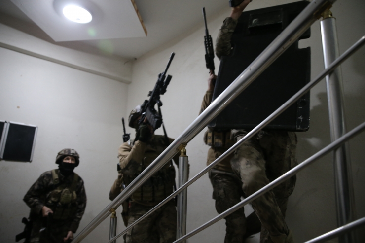 Şanlıurfa merkezli terör örgütü DEAŞ operasyonunda 29 zanlı yakalandı
