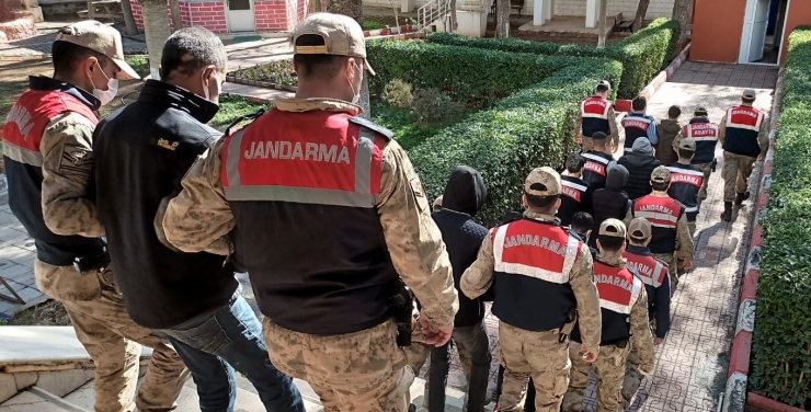 Şanlıurfa'da uyuşturucu operasyonunda yakalanan 4 zanlı tutuklandı