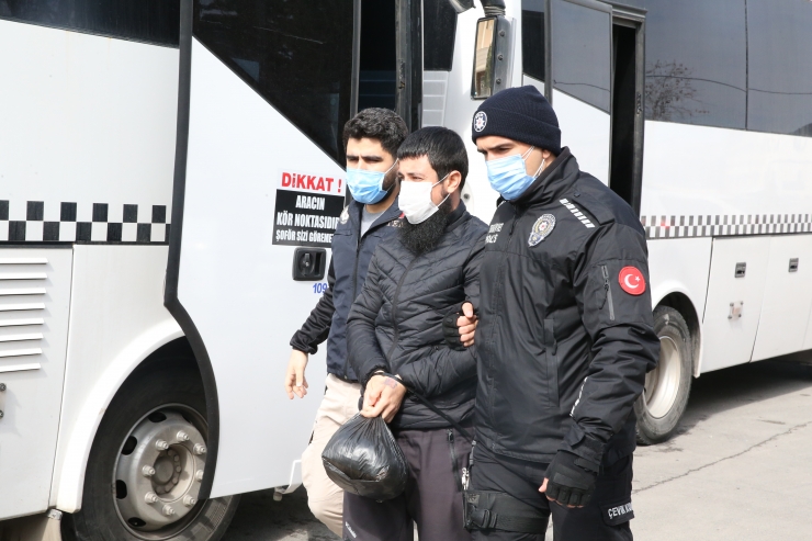 Şanlıurfa merkezli DEAŞ operasyonunda yakalanan 29 zanlı adliyeye sevk edildi