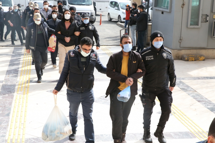 Şanlıurfa merkezli DEAŞ operasyonunda yakalanan 29 zanlı adliyeye sevk edildi