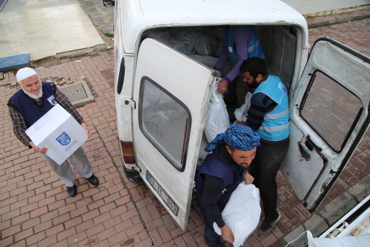 Şanlıurfa'dan İdlib'e insani yardım