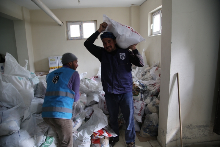 Şanlıurfa'dan İdlib'e insani yardım