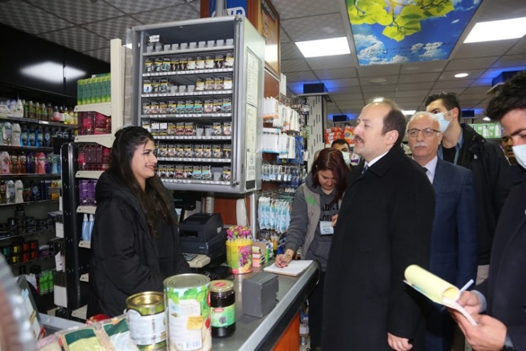 Şırnak Valisi Pehlivan, marketlerde denetimlere katıldı: