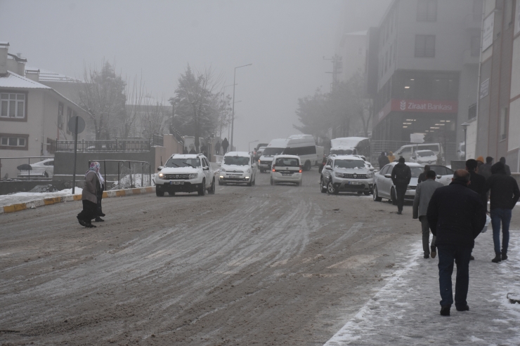 Şırnak'ta kar yağışı ve sis etkili oldu