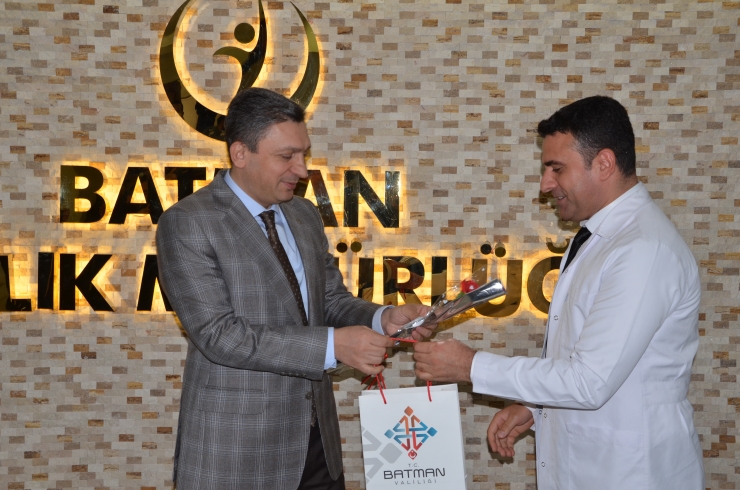 Batman Valisi Şahin, sağlık çalışanlarının 14 Mart Tıp Bayramı'nı kutladı