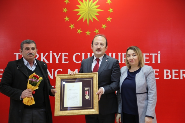 Şırnak'ta şehit ailelerine Devlet Övünç Madalyası ve Beratı verildi