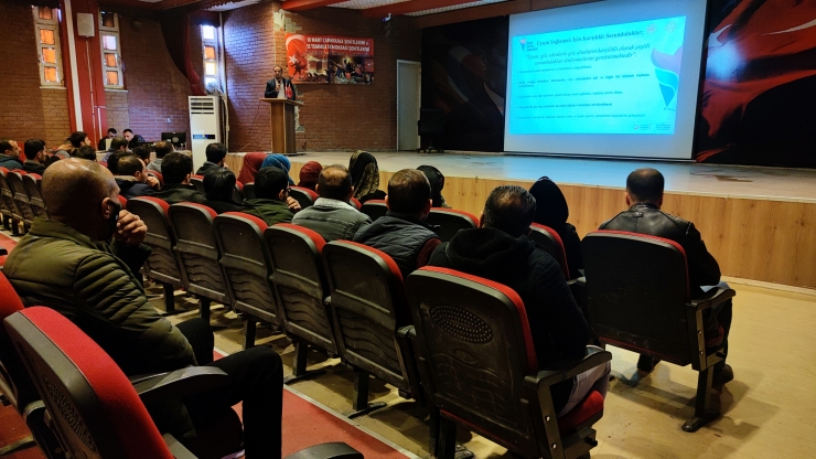 Silopi'de yabancı uyruklulara yönelik eğitim semineri