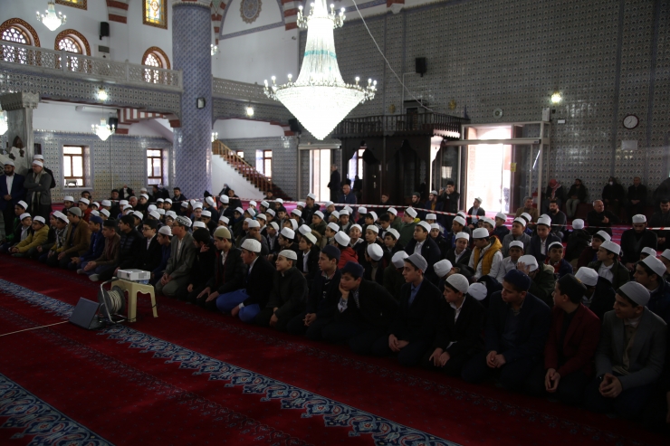 Şanlıurfa'da 107 Kur'an kursu öğrencisi, şehitler için 107 hatim indirdi