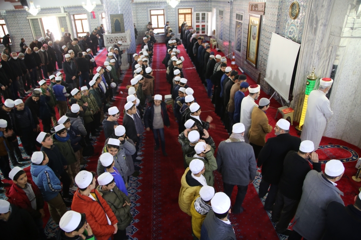 Şanlıurfa'da 107 Kur'an kursu öğrencisi, şehitler için 107 hatim indirdi