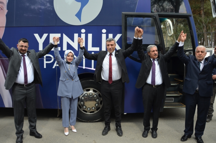 Yenilik Partisi Genel Başkanı Yılmaz, Batman'da partililerle görüştü