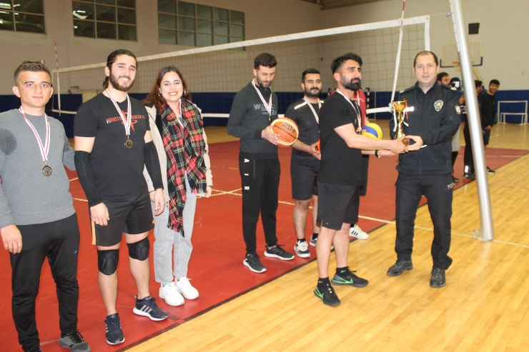 Gercüş'te voleybol turnuvası düzenlendi