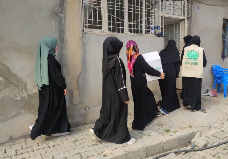 Silopi'de ihtiyaç sahiplerine gıda paketi dağıtıldı