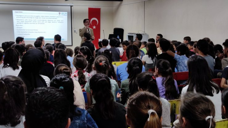 Silopi'de "Deprem ve Türkiye'nin Gerçeği" konulu konferans