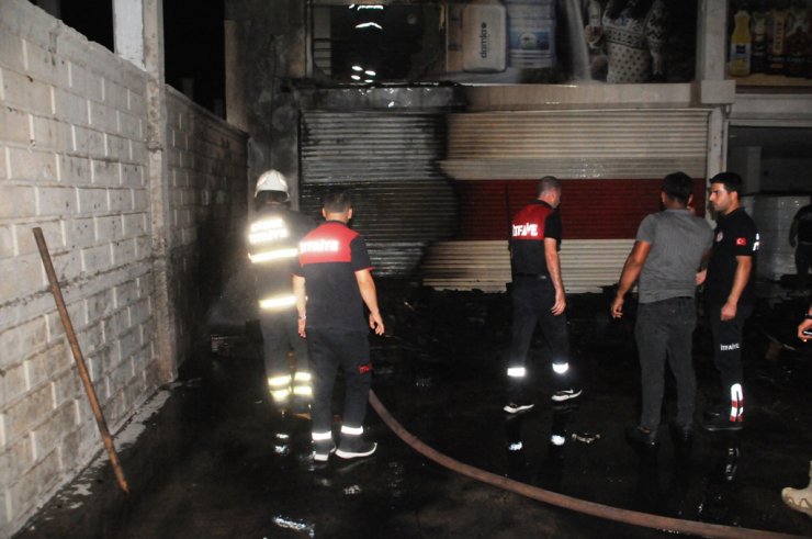 Cizre'de çıkan yangında 1 iş yeri, 1 araç ve 3 ev hasar gördü