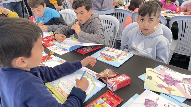 Adıyamanlı depremzede çocuklar için köy köy geziyorlar