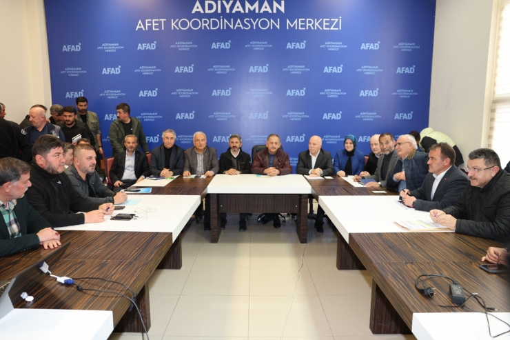 AK Parti'li Özhaseki deprem bölgesi Adıyaman'da konuştu: