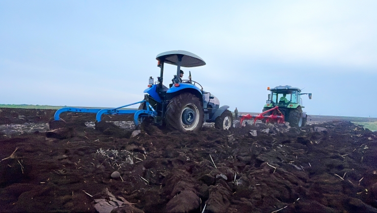 Şanlıurfa'da depremzede çiftçiler üretime devam ediyor