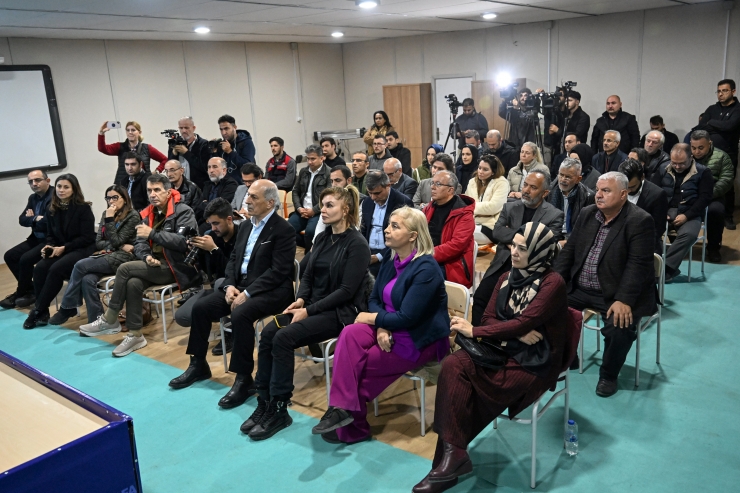 Ulusal ve yerel basın temsilcileri Adıyaman'da Bakan Karaismailoğlu ile görüştü