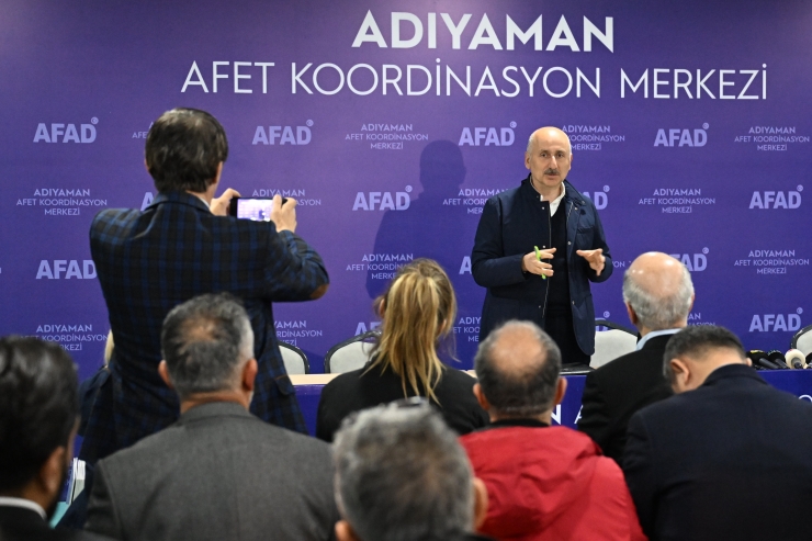 Ulusal ve yerel basın temsilcileri Adıyaman'da Bakan Karaismailoğlu ile görüştü