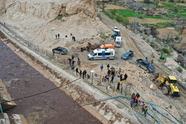 GÜNCELLEME - Adıyaman'da selin ardından başlatılan arama çalışmaları sırasında kadın cesedine ulaşıldı