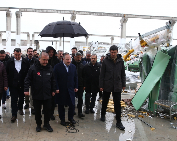Bakan Varank, depremlerden etkilenen Gölbaşı ve Besni'deki sanayi tesislerini ziyaret etti
