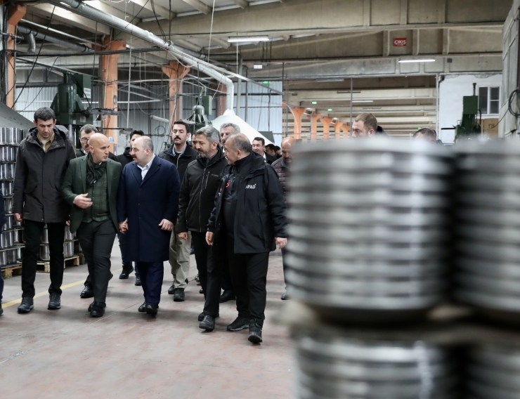 Bakan Varank, depremlerden etkilenen Gölbaşı ve Besni'deki sanayi tesislerini ziyaret etti